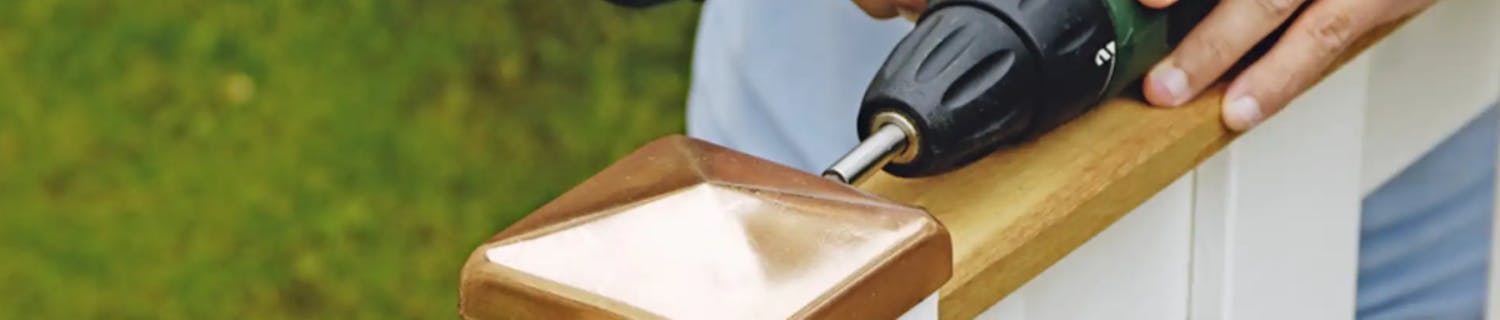 Stolpehat: Forlæng levetiden på dit hegn med stolpehatte Stolpehat: Forlæng levetiden på dit hegn med stolpehatte